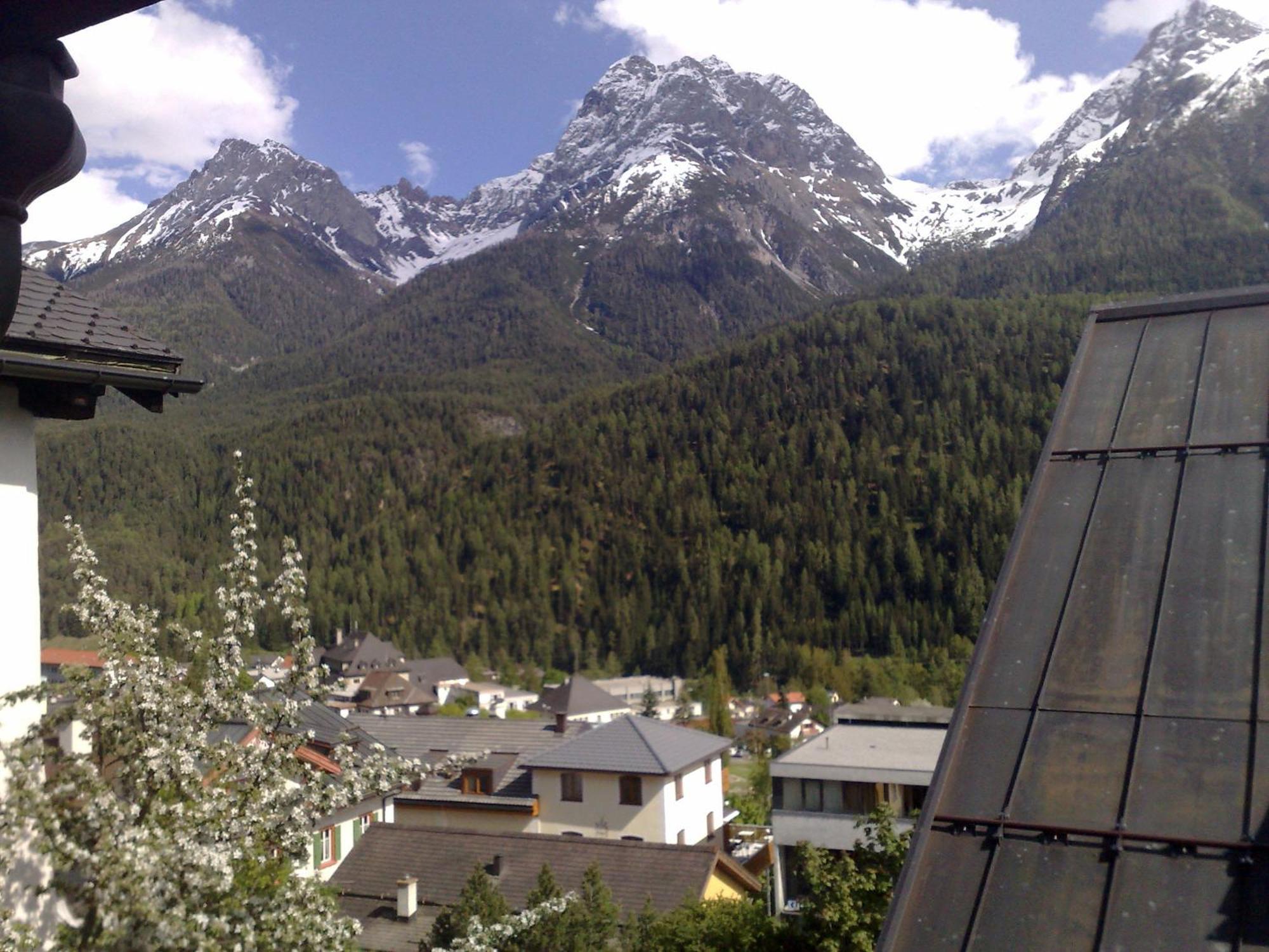 B&B Hotel & Appartements Chasa Valar Scuol Exterior photo